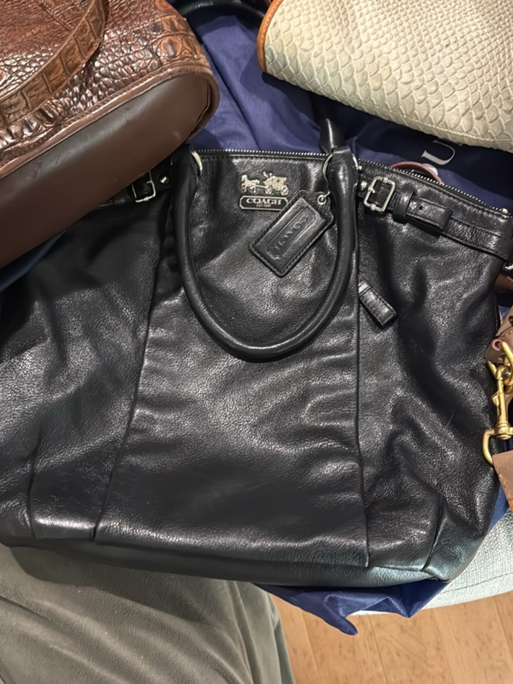 Leather handbag lot: Dooney and Bourke, Coach, Brahmin. - Picture 4 of 13